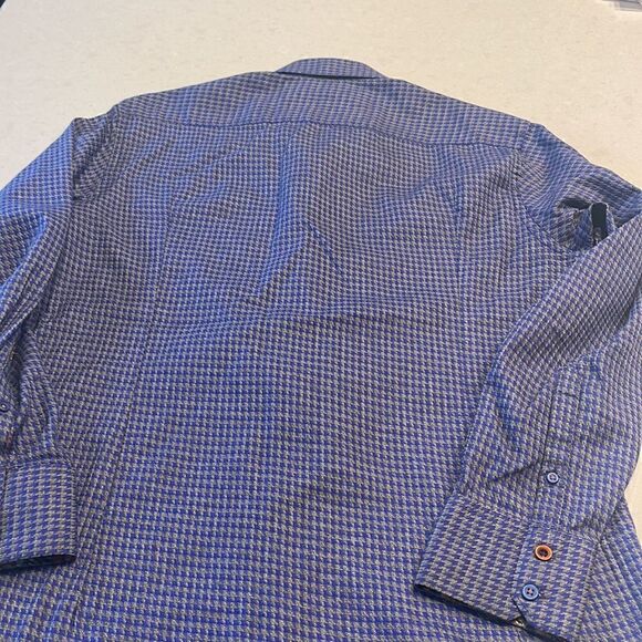 Robert Graham men’s medium shirt beautiful piece if you know this brand love it. - Picture 11 of 12